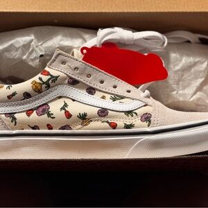 Vans women’s Cream Floral Sneakers
